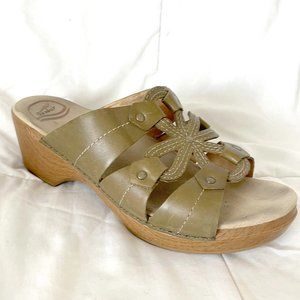 Dansko Women's Slip on Heeled Green Leather Floral Detail EU 41 US 10-10.5